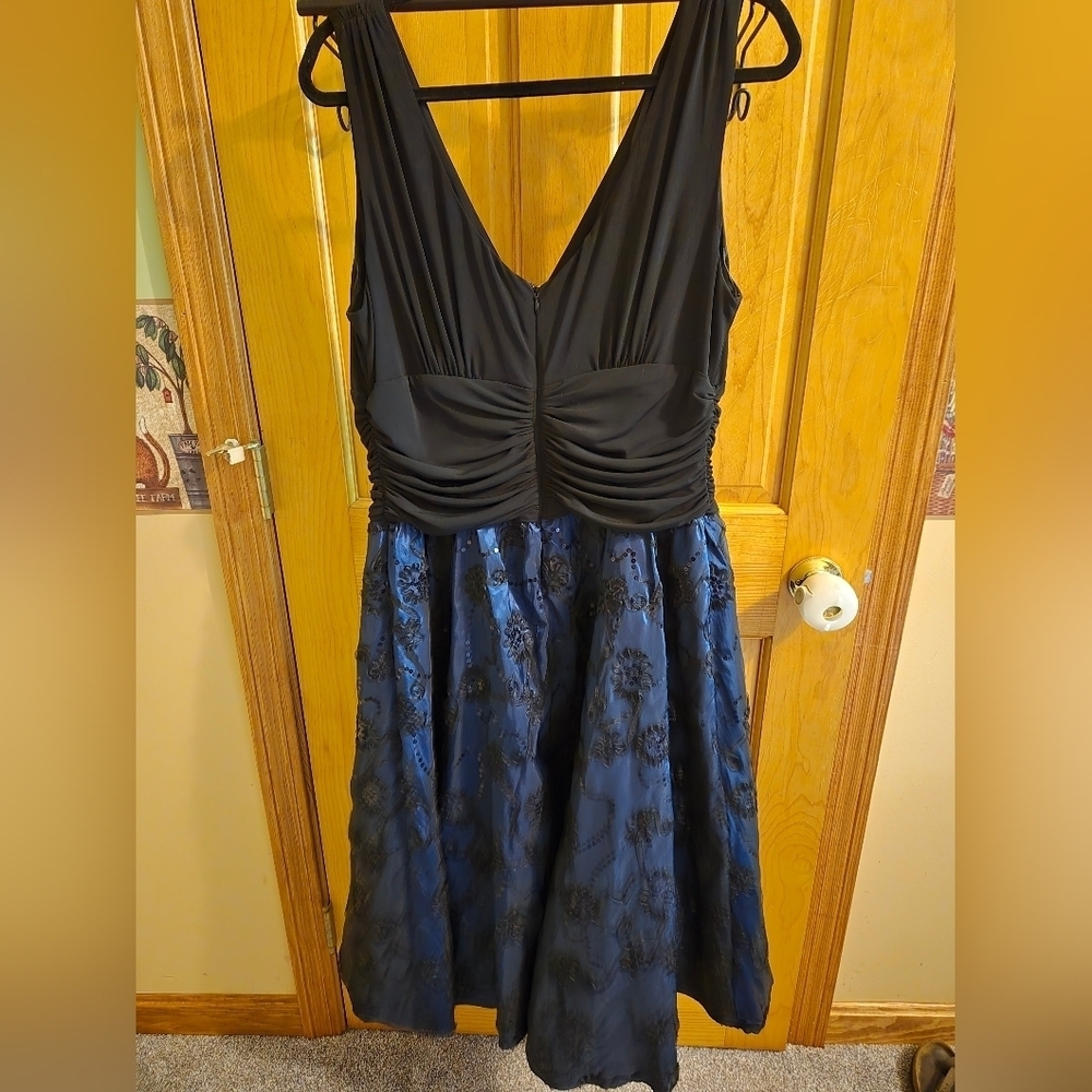 Dress Barn Black and Blue Cocktail Dress - Picture 3 of 6